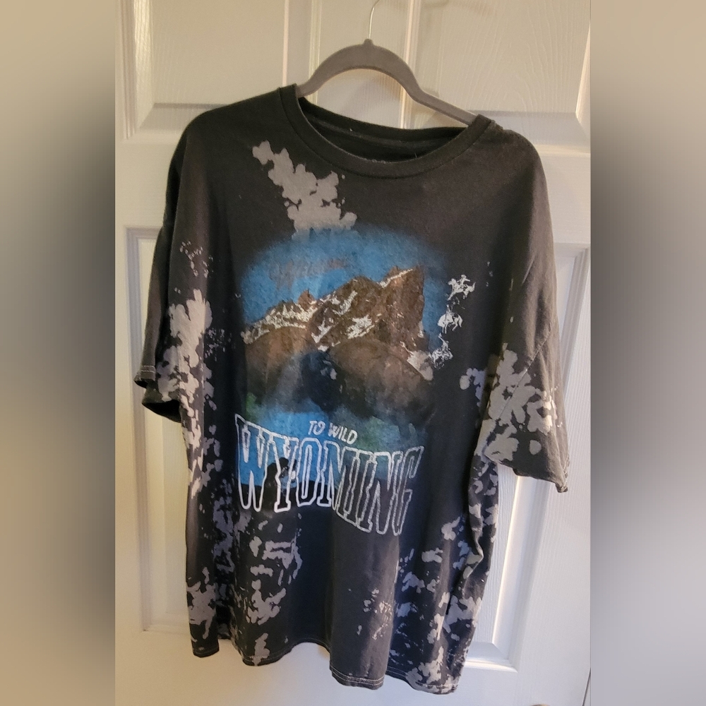 Wild Wyoming Graphic T-Shirt